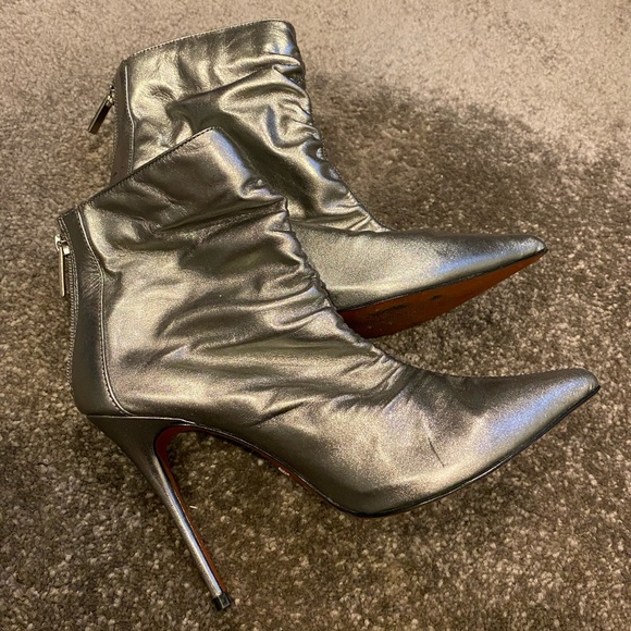 Shoes - Picture 2 of 4